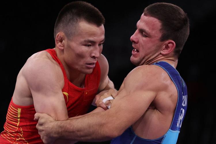 中国vs美国男子摔跤比赛的相关图片